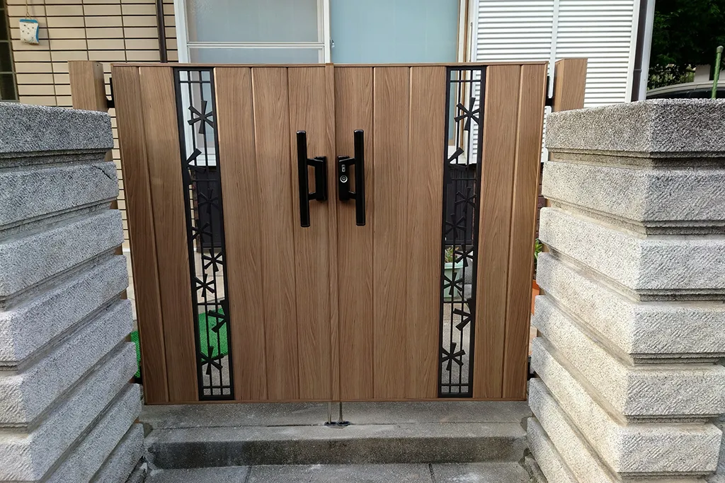 昭和から令和の門扉に　一戸建て